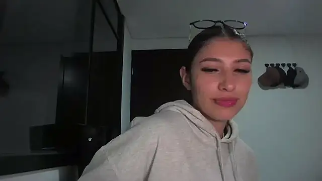 Snapshot of AriaBliss- chatting on November 10, 2025, 5:06 am AriaBliss- online show from November 10, 2025, 5:06 am