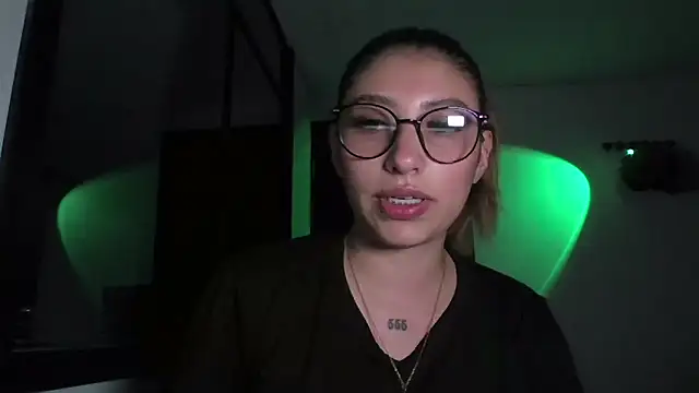 Snapshot of AriaBliss- chatting on November 11, 2025, 5:07 am AriaBliss- online show from November 11, 2025, 5:07 am