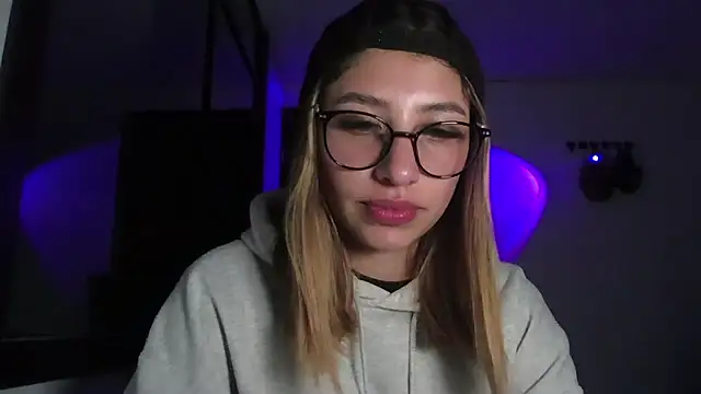 Snapshot of AriaBliss- chatting on November 14, 2025, 8:13 am AriaBliss- online show from November 14, 2025, 8:13 am