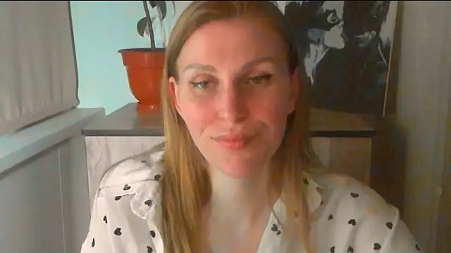 JuliaMuuun online show from March 30, 2026, 8:10 pm