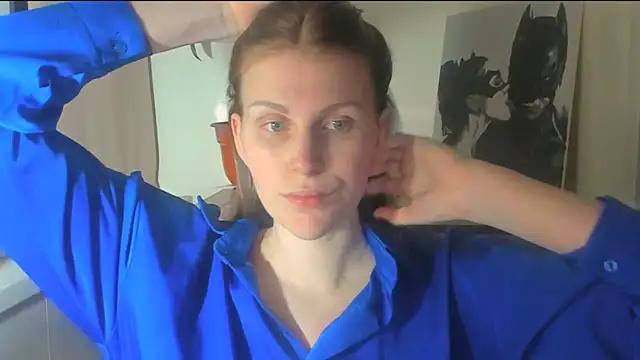 JuliaMuuun online show from April 7, 2026, 7:47 pm