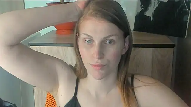 JuliaMuuun online show from April 16, 2026, 9:50 pm