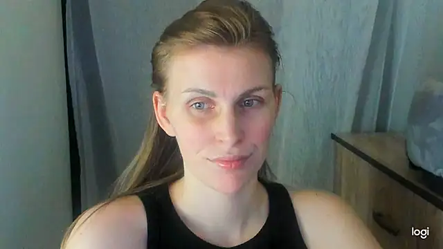 JuliaMuuun online show from June 25, 2026, 9:19 pm