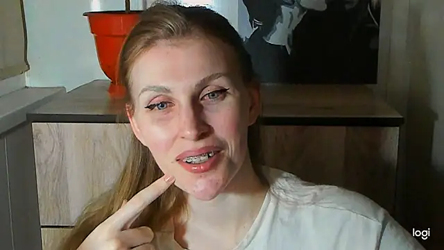 JuliaMuuun online show from July 10, 2026, 9:39 pm