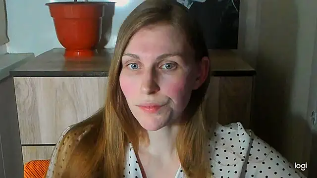 JuliaMuuun online show from July 13, 2026, 7:49 pm