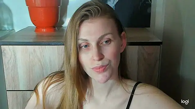 JuliaMuuun online show from July 14, 2026, 9:09 pm