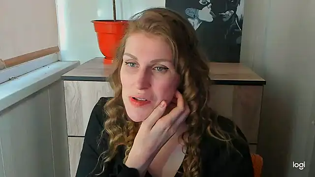JuliaMuuun online show from July 19, 2026, 1:09 am