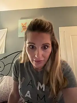 Snapshot of BaddieBossXX2 chatting on November 16, 2025, 1:06 pm BaddieBossXX2 online show from November 16, 2025, 1:06 pm