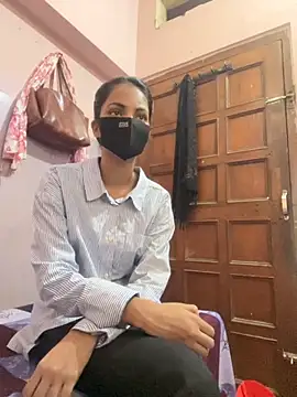 Snapshot of Sandhya_77 chatting on September 29, 2025, 5:12 am Sandhya 77 online show from September 29, 2025, 5:12 am