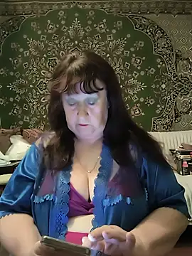 Snapshot of CrystalLime6411 chatting on May 15, 2026, 2:07 am CrystalLime6411 online show from May 15, 2026, 2:07 am
