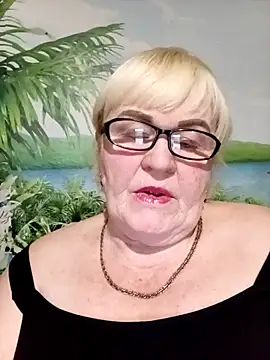 VioletSweet5566 online show from May 2, 2026, 5:51 pm