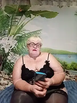 VioletSweet5566 online show from July 6, 2026, 4:20 pm