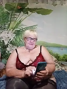 VioletSweet5566 online show from July 7, 2026, 4:11 pm