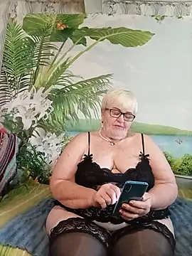 VioletSweet5566 online show from July 14, 2026, 5:56 am