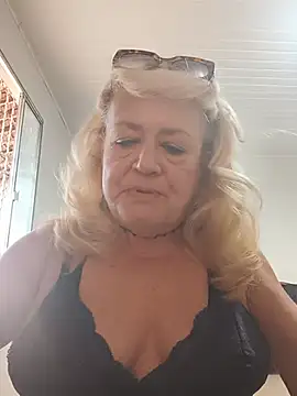 Snapshot of Belladama61 chatting on July 1, 2026, 10:17 am Belladama61 online show from July 1, 2026, 10:17 am