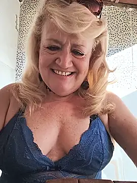 Snapshot of Belladama61 chatting on July 5, 2026, 10:33 am Belladama61 online show from July 5, 2026, 10:33 am