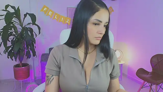 Snapshot of Julieta92_ chatting on April 28, 2026, 9:20 pm Julieta92 online show from April 28, 2026, 9:20 pm