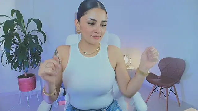 Snapshot of Julieta92_ chatting on May 8, 2026, 9:09 pm Julieta92 online show from May 8, 2026, 9:09 pm