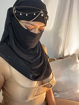 Amyraa  online show from October 5, 2025, 12:36 pm