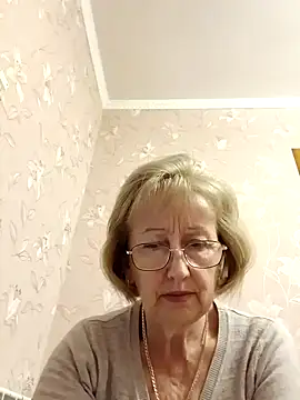 AlikaSwan5821 online show from September 26, 2025, 12:09 pm