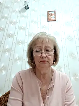 AlikaSwan5821 online show from November 7, 2025, 9:04 pm