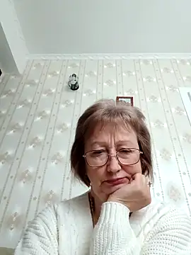 AlikaSwan5821 online show from February 6, 2026, 12:52 pm