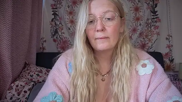 Snapshot of Daisyxoxo_ chatting on September 26, 2025, 8:40 am Daisyxoxo online show from September 26, 2025, 8:40 am