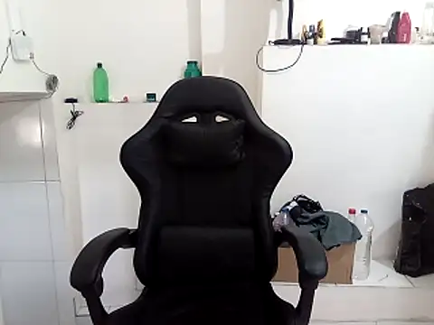 moreno25centimetro online show from November 12, 2025, 5:35 pm