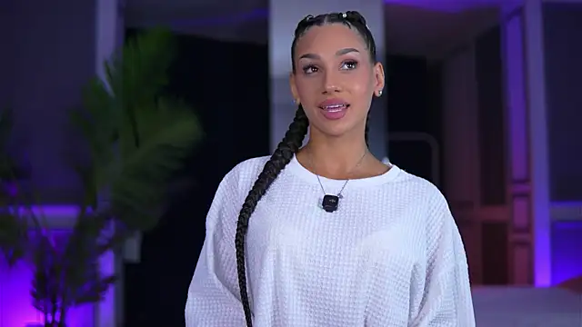 NinaSolenne online show from June 22, 2026, 7:44 pm