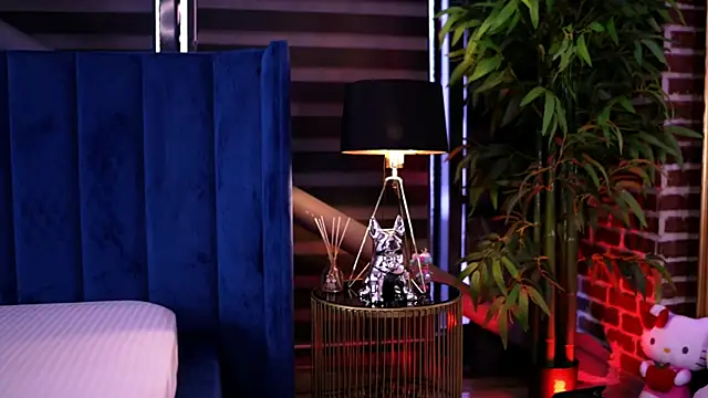 MillaSerene online show from March 1, 2026, 5:53 am