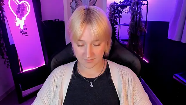 Snapshot of CinBellamy chatting on September 23, 2025, 5:54 am CinBellamy online show from September 23, 2025, 5:54 am