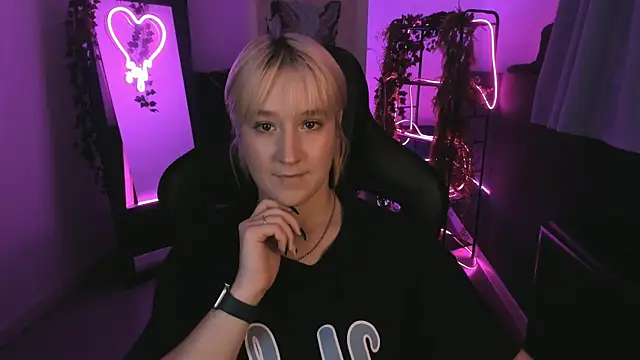 Snapshot of CinBellamy chatting on October 10, 2025, 5:50 am CinBellamy online show from October 10, 2025, 5:50 am