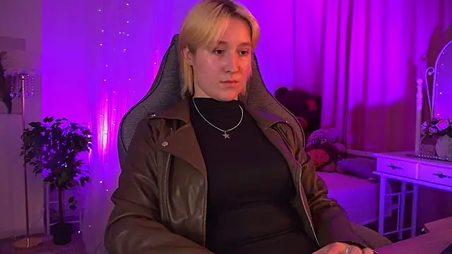 Snapshot of CinBellamy chatting on October 29, 2025, 5:53 am CinBellamy online show from October 29, 2025, 5:53 am