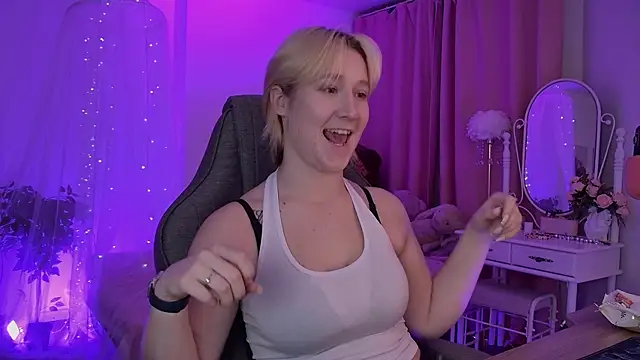 Snapshot of CinBellamy chatting on November 5, 2025, 5:07 am CinBellamy online show from November 5, 2025, 5:07 am