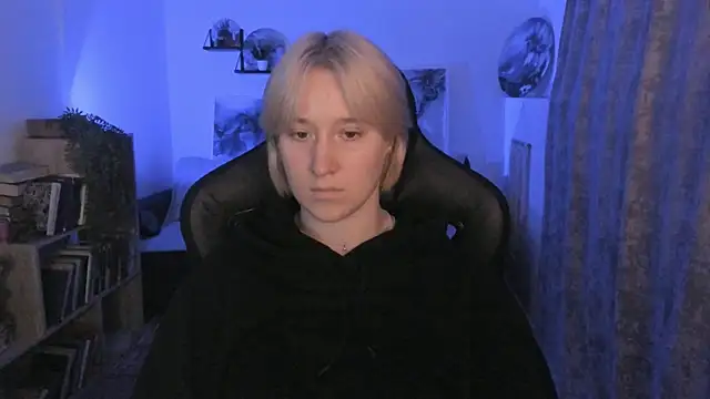 Snapshot of CinBellamy chatting on December 1, 2025, 5:56 am CinBellamy online show from December 1, 2025, 5:56 am