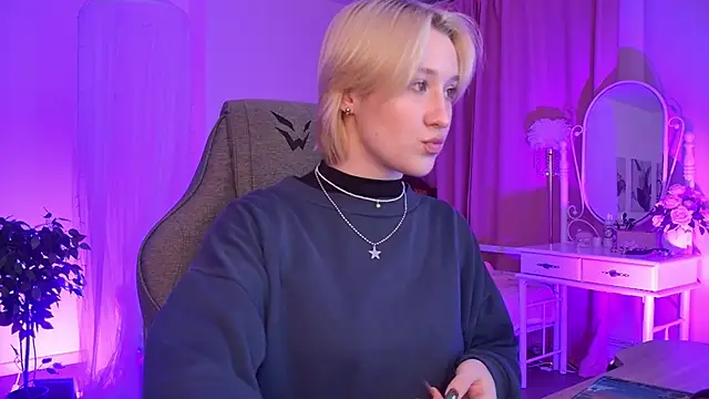 Snapshot of CinBellamy chatting on January 7, 2026, 2:14 am CinBellamy online show from January 7, 2026, 2:14 am