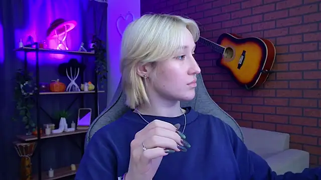 Snapshot of CinBellamy chatting on January 9, 2026, 6:27 am CinBellamy online show from January 9, 2026, 6:27 am