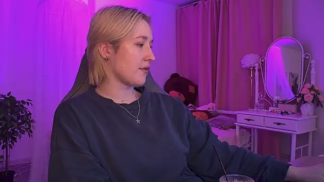 Snapshot of CinBellamy chatting on January 11, 2026, 4:39 am CinBellamy online show from January 11, 2026, 4:39 am