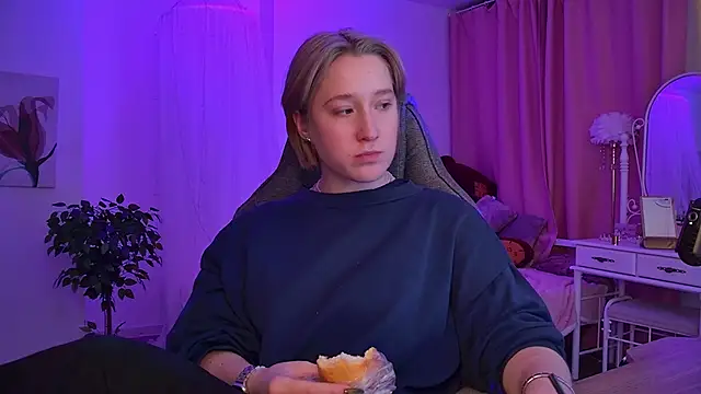 Snapshot of CinBellamy chatting on January 18, 2026, 5:33 am CinBellamy online show from January 18, 2026, 5:33 am