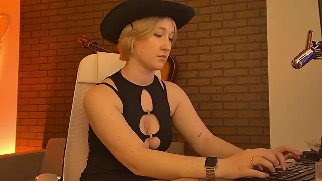 Snapshot of CinBellamy chatting on February 13, 2026, 6:09 am CinBellamy online show from February 13, 2026, 6:09 am