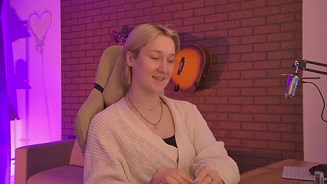 Snapshot of CinBellamy chatting on February 26, 2026, 7:40 am CinBellamy online show from February 26, 2026, 7:40 am