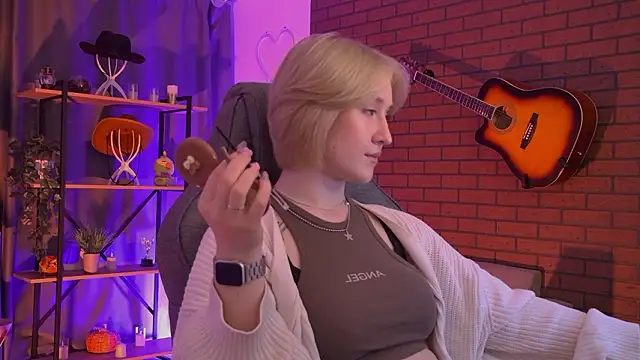 Snapshot of CinBellamy chatting on March 15, 2026, 4:07 am CinBellamy online show from March 15, 2026, 4:07 am