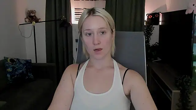 Snapshot of CinBellamy chatting on July 28, 2026, 9:37 am CinBellamy online show from July 28, 2026, 9:37 am