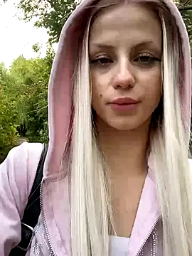 FavoriteKira online show from September 24, 2025, 12:41 pm