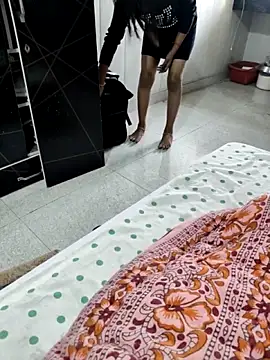 Snapshot of Radhika_01 chatting on December 5, 2025, 4:21 am Radhika 01 online show from December 5, 2025, 4:21 am