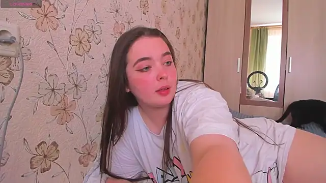 Snapshot of Alice_next_door chatting on May 30, 2026, 11:18 am Alice next door online show from May 30, 2026, 11:18 am
