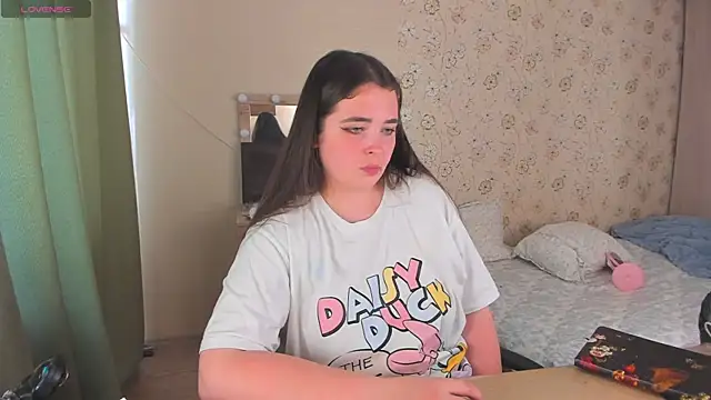 Snapshot of Alice_next_door chatting on June 15, 2026, 1:24 pm Alice next door online show from June 15, 2026, 1:24 pm
