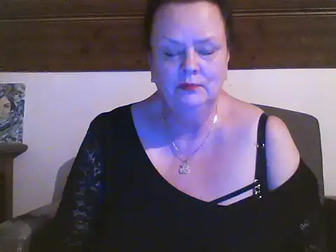 TiffanyMature online show from April 3, 2026, 8:40 pm