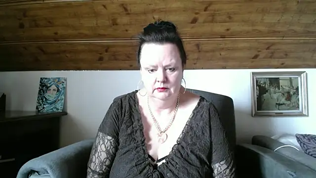 TiffanyMature online show from May 5, 2026, 8:11 am