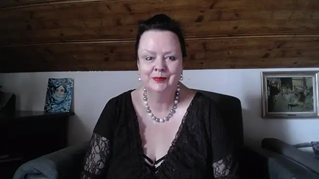 TiffanyMature online show from May 6, 2026, 7:02 am